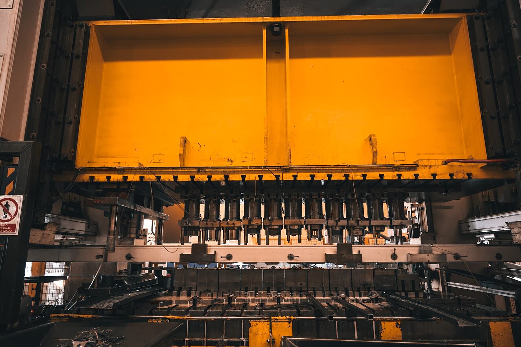 Open press crown and die stations on a TONALI transfer press