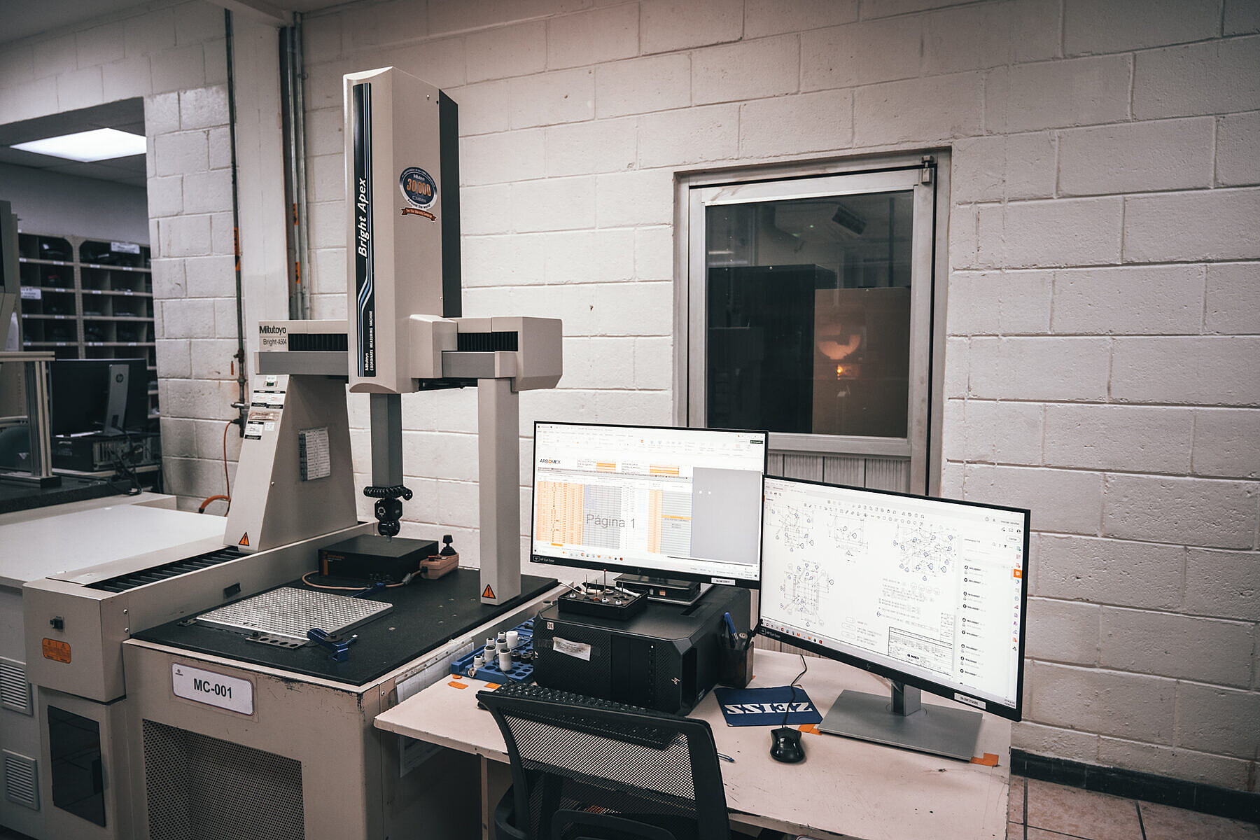 Mitutoyo Bright Apex CMM with inspection reports on screen